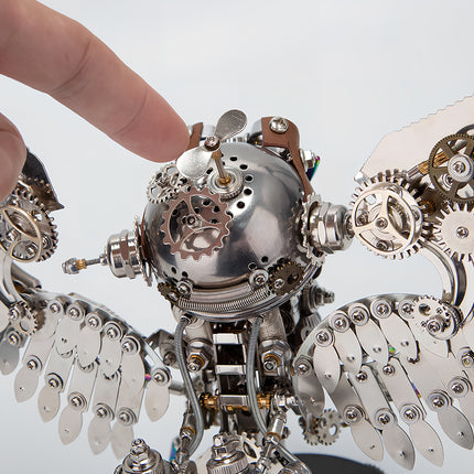  Interactive detail of a metal model kit owl, showcasing the movable propeller on this exquisite metallic 3D puzzle / maquette en métal.