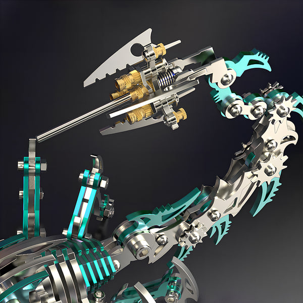 Close-up of the green mechanical scorpion's tail stinger featuring brass gears and a needle mechanism, showcasing the detailed engineering of this **metal model kit** and **puzzle mécanique métal**.
