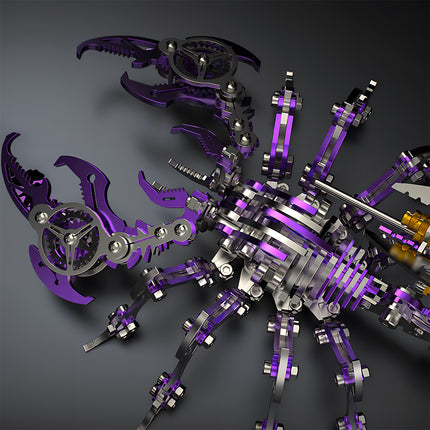 Top-down view of the purple mechanical scorpion **metal model kit**, highlighting the gear-driven pincers and segmented body of this **puzzle mécanique métal**.