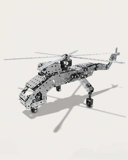 Metall-Kampfhubschrauber-Bausatz – Ein selbst zusammenbaubares, faszinierendes Metallmodell für den Schreibtisch mit mechanisch inspirierten, komplexen und äußerst realistischen Metallkomponenten. Der Zusammenbau verbindet Spaß mit Herausforderung, während die präzise Metallverarbeitung das Modell zu einer auffälligen Wahl für die Schreibtischdekoration macht.