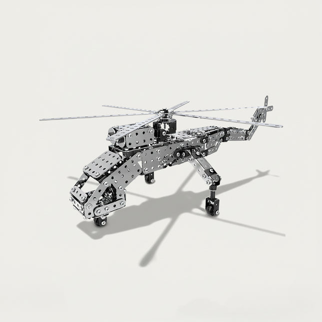 Metall-Kampfhubschrauber-Bausatz – Ein selbst zusammenbaubares, faszinierendes Metallmodell für den Schreibtisch mit mechanisch inspirierten, komplexen und äußerst realistischen Metallkomponenten. Der Zusammenbau verbindet Spaß mit Herausforderung, während die präzise Metallverarbeitung das Modell zu einer auffälligen Wahl für die Schreibtischdekoration macht.
