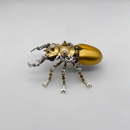 This is a Tablefunny steampunk mechanical beetle 3D metal puzzle kit: Made of gold and silver metal, it replicates the beetle’s form, with a shiny gold curved shell paired with dense gears, axles and other mechanical components. Featuring exquisite craftsmanship and rich details, it enhances a sense of technology and metallic texture via vintage industrial-style elements—a creatively designed decorative desktop ornament kit.