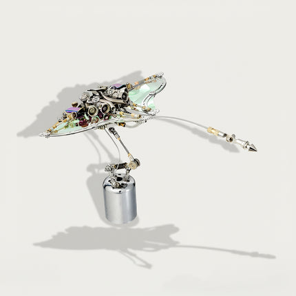 Elegant side view of a 3D metallic puzzle mechanical Fortune Fish, a refined metal model kit / puzzle mécanique métal with iridescent body and detailed articulation.