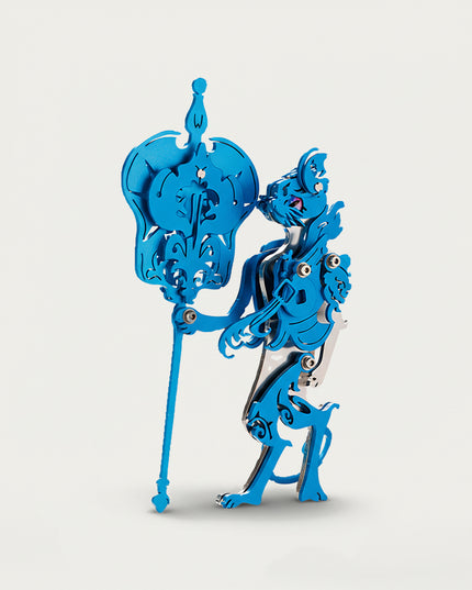 Blue Mythology Iron Fan Elder 3D-Puzzle-Metallbausatz – Ein selbst zusammenbaubares, faszinierendes Metallmodell für den Schreibtisch mit einem lebendigen, filigranen und stilvollen blauen Design mit Edelsteinaugen. Der Zusammenbau macht Spaß und ist gleichzeitig eine Herausforderung. Dank seiner exquisiten Metallverarbeitung ist es eine faszinierende und auffällige Wahl für die Schreibtischdekoration.